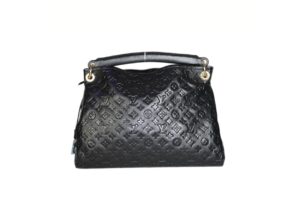 Louis Vuitton | "22"