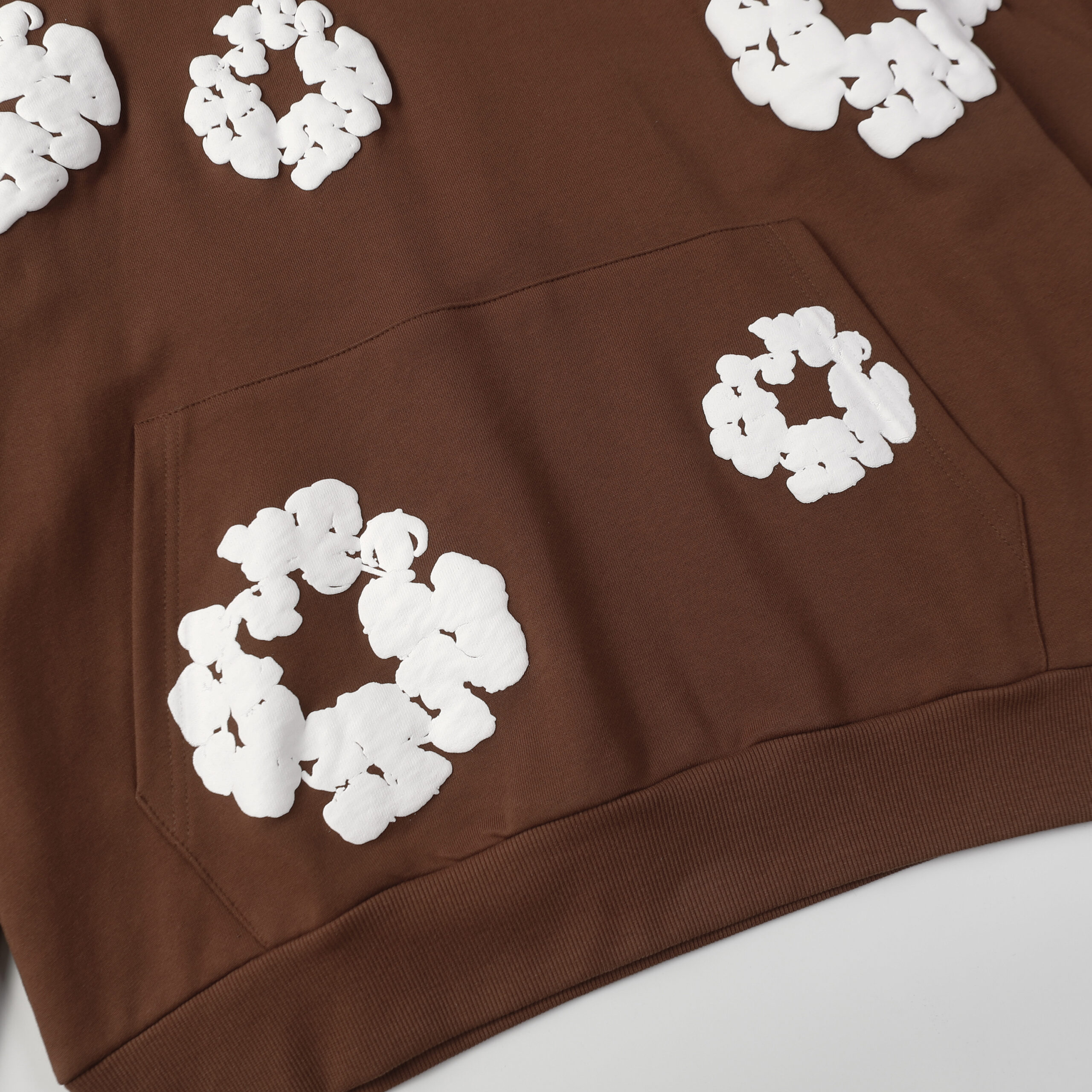 Sudadera Denim Tears "Chocolate Brown with Flowers" - Imagen 4