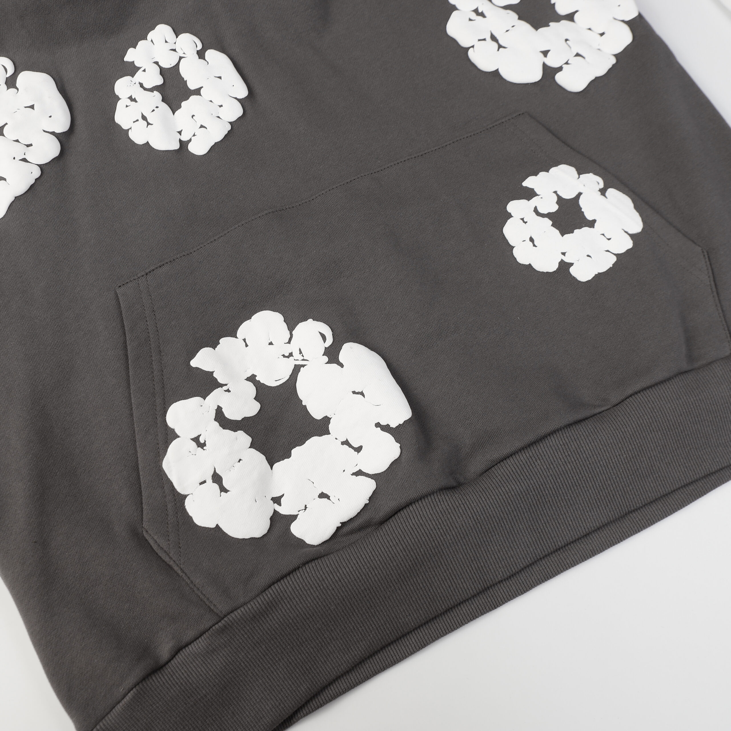 Sudadera Denim Tears "Dark Gray with Flowers" - Imagen 4