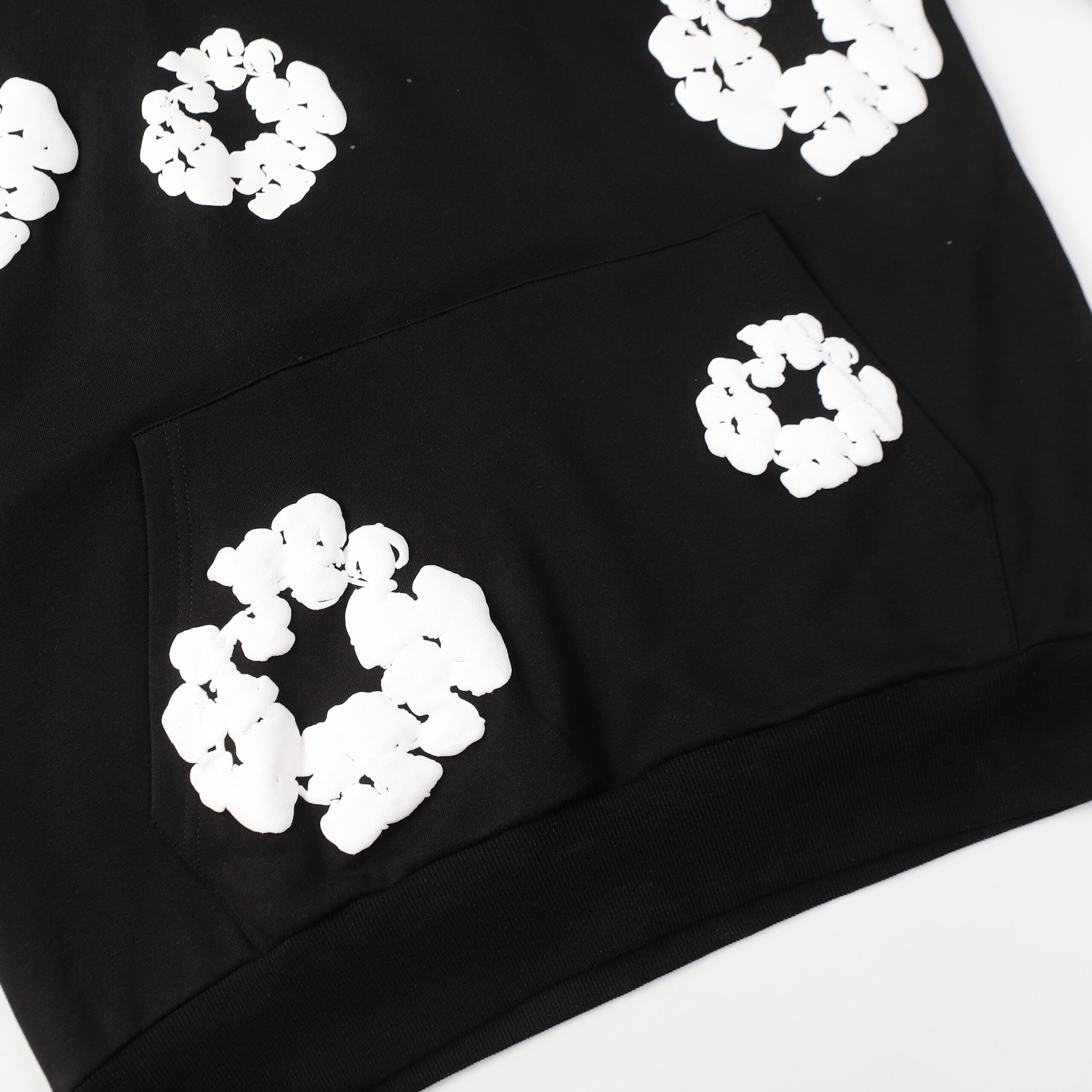 Sudadera Denim Tears "Black with White Flowers" - Imagen 4