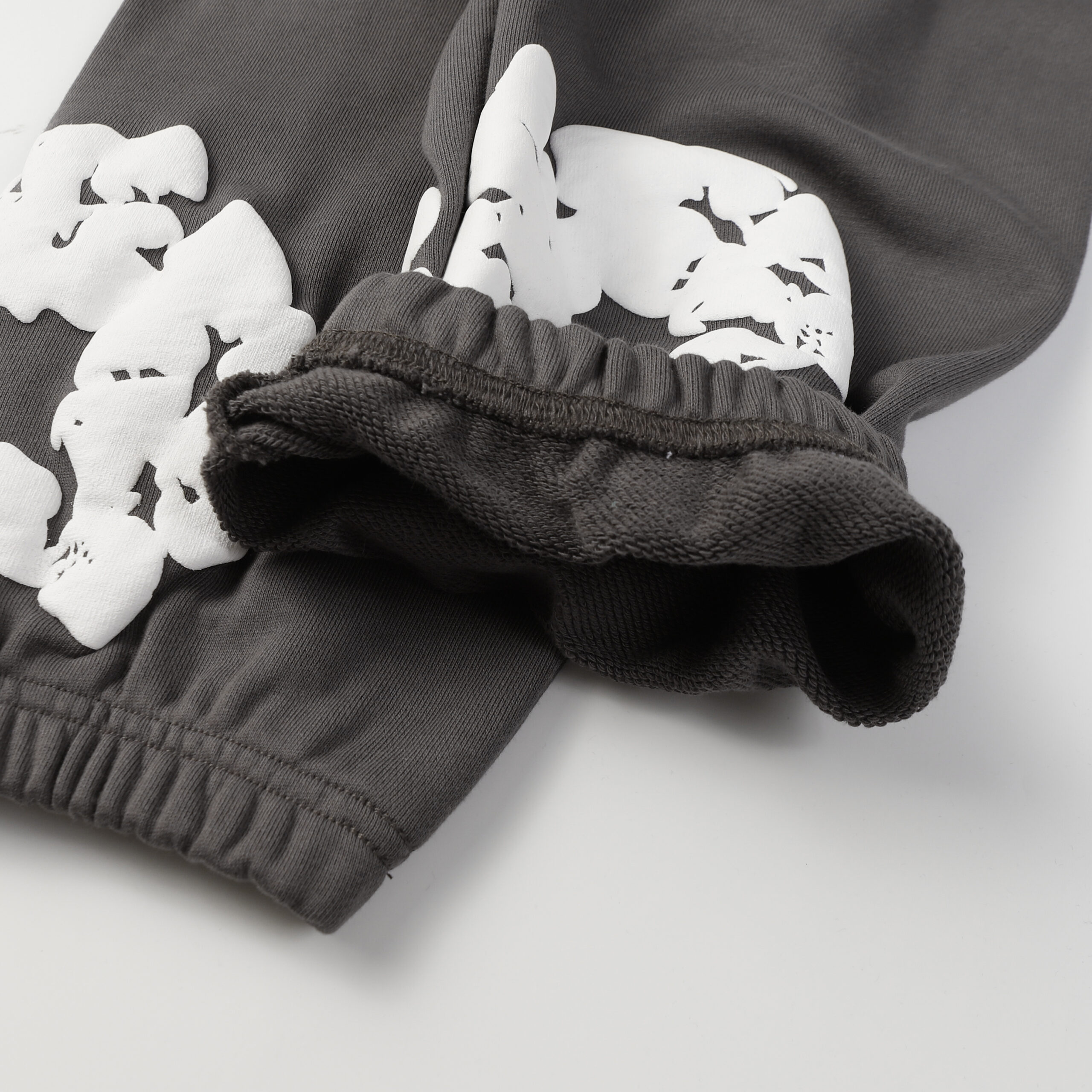 Pantalón Denim Tears "Dark Gray with Flowers" - Imagen 4